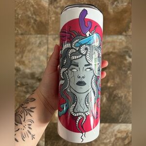 Insulated bottle Medu-zzz-a. Comes with a straw.